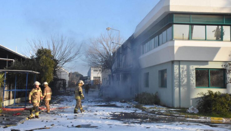 İzmir Çiğli’deki Kozmetik Deposunda Yangın