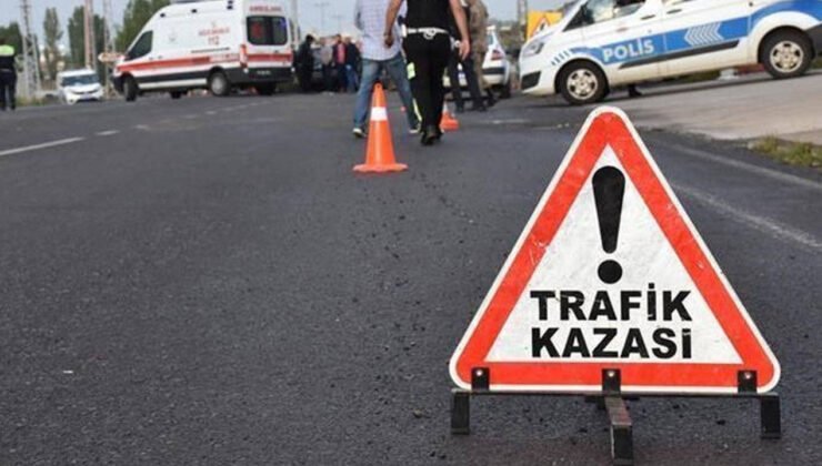 Sağlık Çalışanlarını Taşıyan Araç Takla Attı