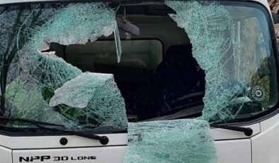 Üzerine Kaya Düşen Kamyonetin Sürücüsü Hayatını Kaybetti