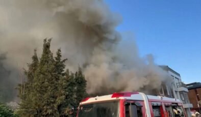 Beyoğlu’nda İki Katlı Ahşap Binada Yangın