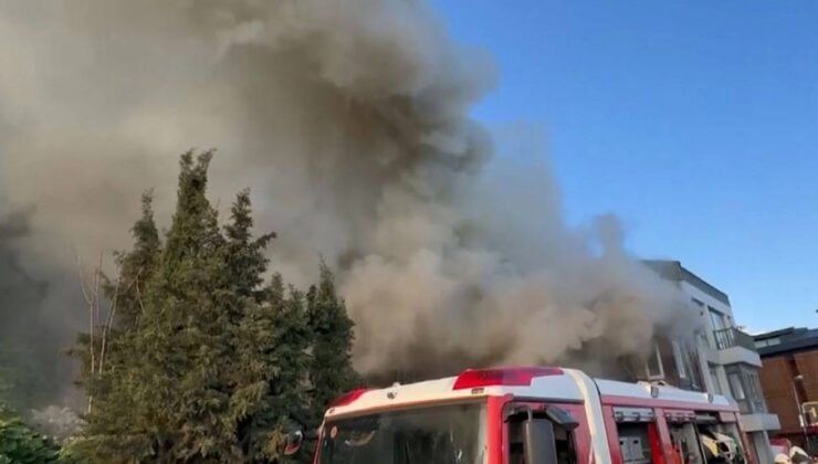 Beyoğlu’nda İki Katlı Ahşap Binada Yangın