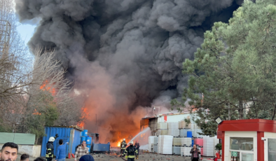 Gebze’de Boya Fabrikasında Yangın Paniği