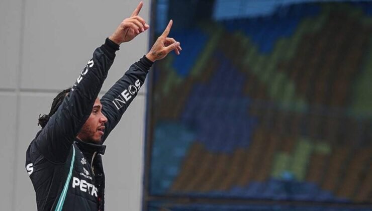 Lewis Hamilton 2025 Yılı için Ferrari ile Anlaşma Sağladı