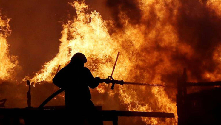 Hindistan’da Bir Boya Fabrikasında Yangın: 11 Kişi Hayatını Kaybetti