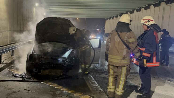 Seyir Halindeki Otomobil Yandı