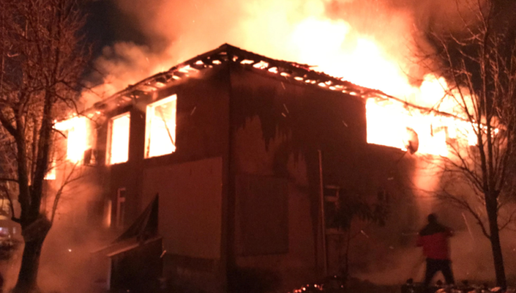 Sakarya Akyazı’da İki Katlı Evde Yangın Paniği