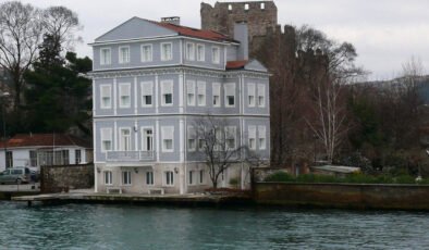 Tarihi Yalıya Eklenen Kaçak Bahçe için Yıkım Kararı