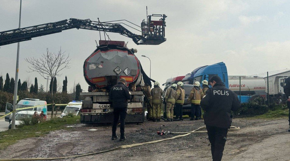 Ataşehir’de Akaryakıt Tankerinde Patlama Meydana Geldi