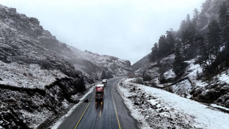 Erzurum ve Kars’ta Yoğun Kar Yağışı Hayatı Olumsuz Etkiliyor