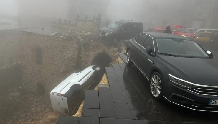 Mardin’de Sağanak Yağış Yol Çökmesine Neden Oldu