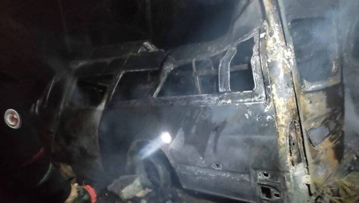 Adana’da Tarım İşçilerini Taşıyan Minibüs Yandı 4 Kişi Yaşamını Yitirdi