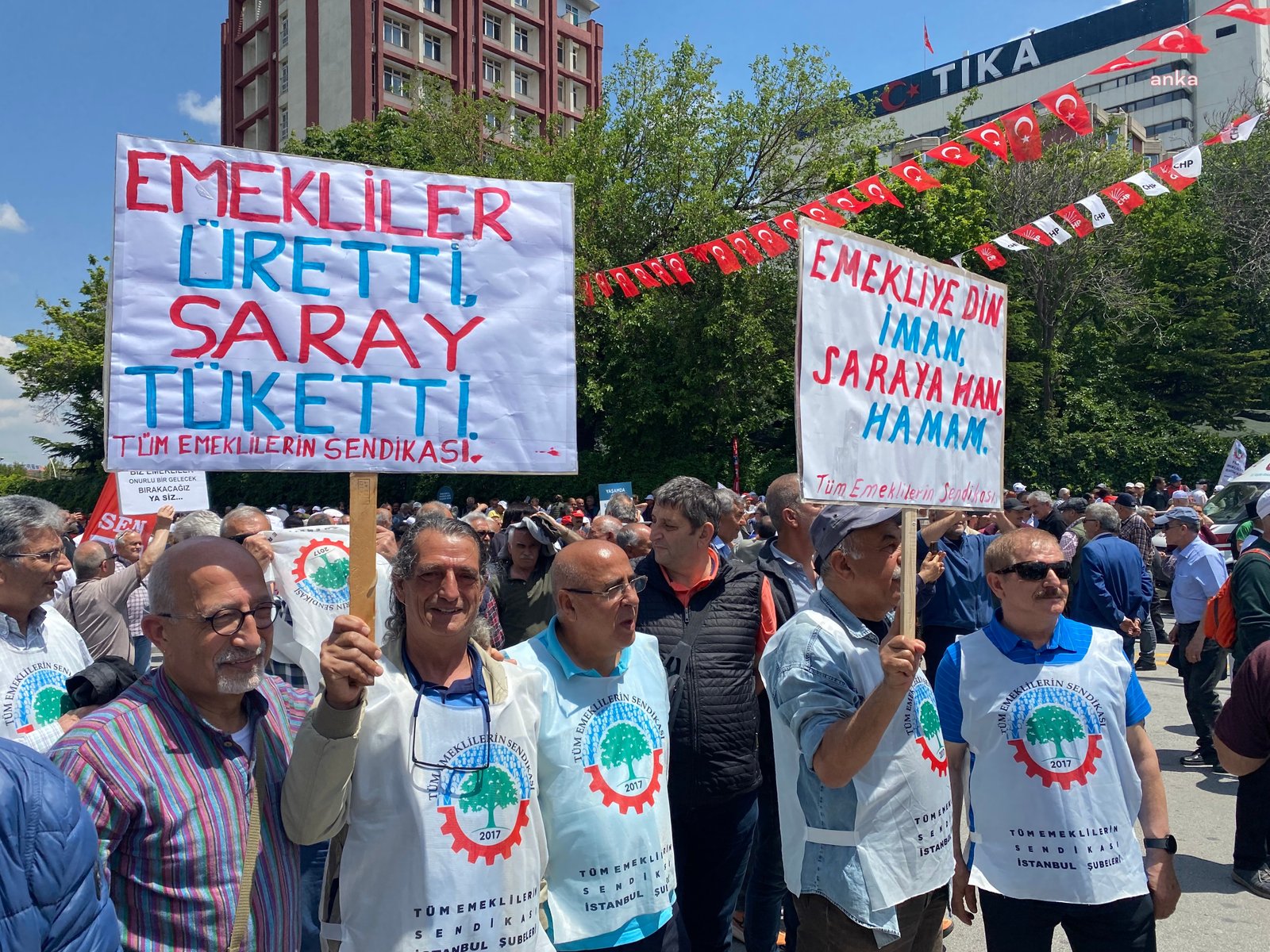 Meydanda Coşku ve Talepler