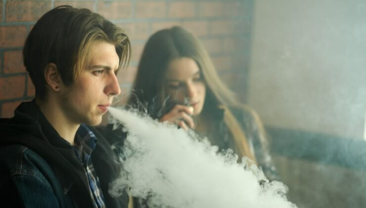 Gençler Arasında Sosyal Medya ve Sigara İlişkisi: Uzmanlar Araştırıyor