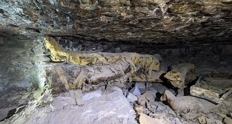 Asvan'da Bulunan Antik Mezarlar