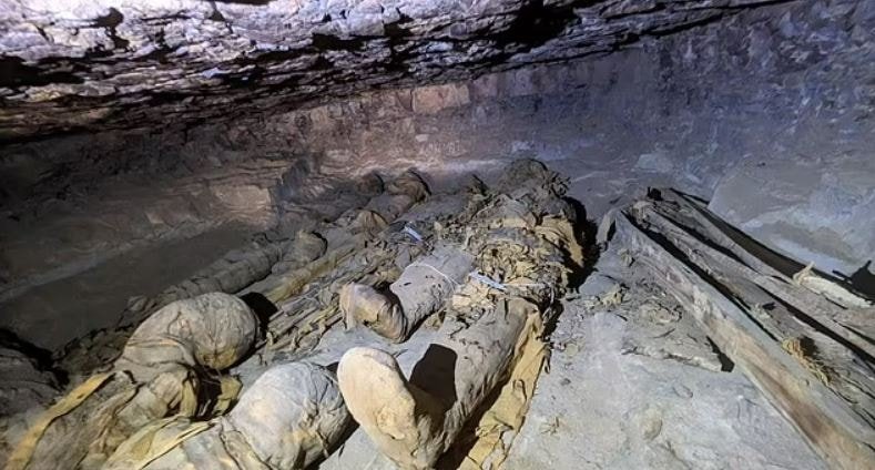 Mezarların Keşfi ve İçerikleri