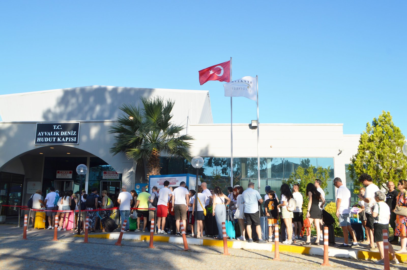 Midilli'ye Geçen Tatilcilerin Sayısı Artıyor