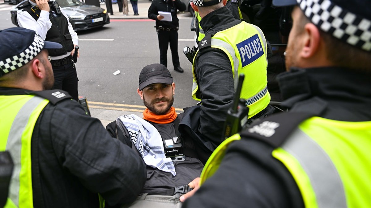 Protesto ve Konuşmalar