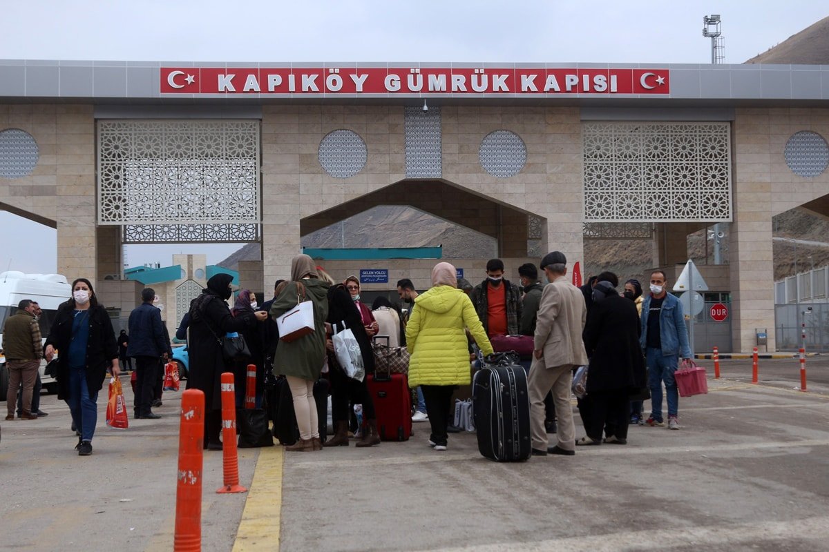 Yurt Dışı Çıkış Harcındaki Artışa Tepkiler ve İYİ Parti'nin Karşı Hamlesi