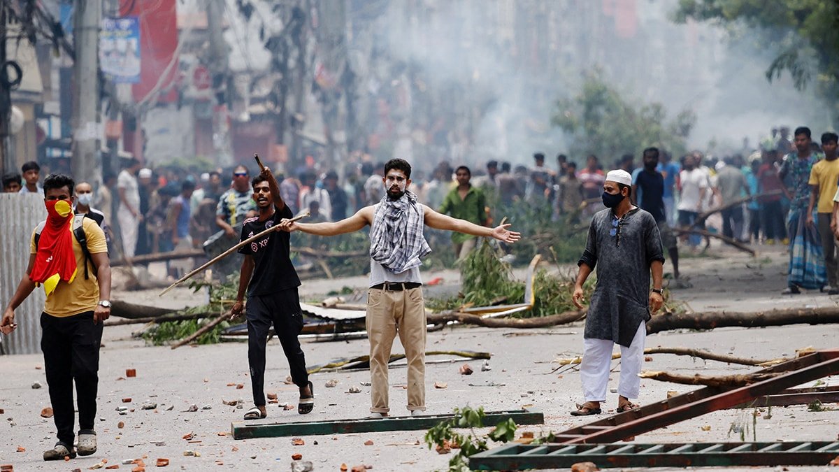 Bangladeş'te Kamu Sektörü Kontenjanları İçin Protestolar ve Sokağa Çıkma Yasağı