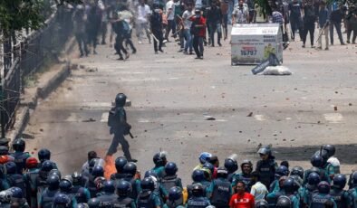 Bangladeş’te Kamu Sektörü Kontenjanları İçin Protestolar ve Sokağa Çıkma Yasağı