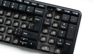 Dizüstü Bilgisayar Klavyesi Temizleme Rehberi