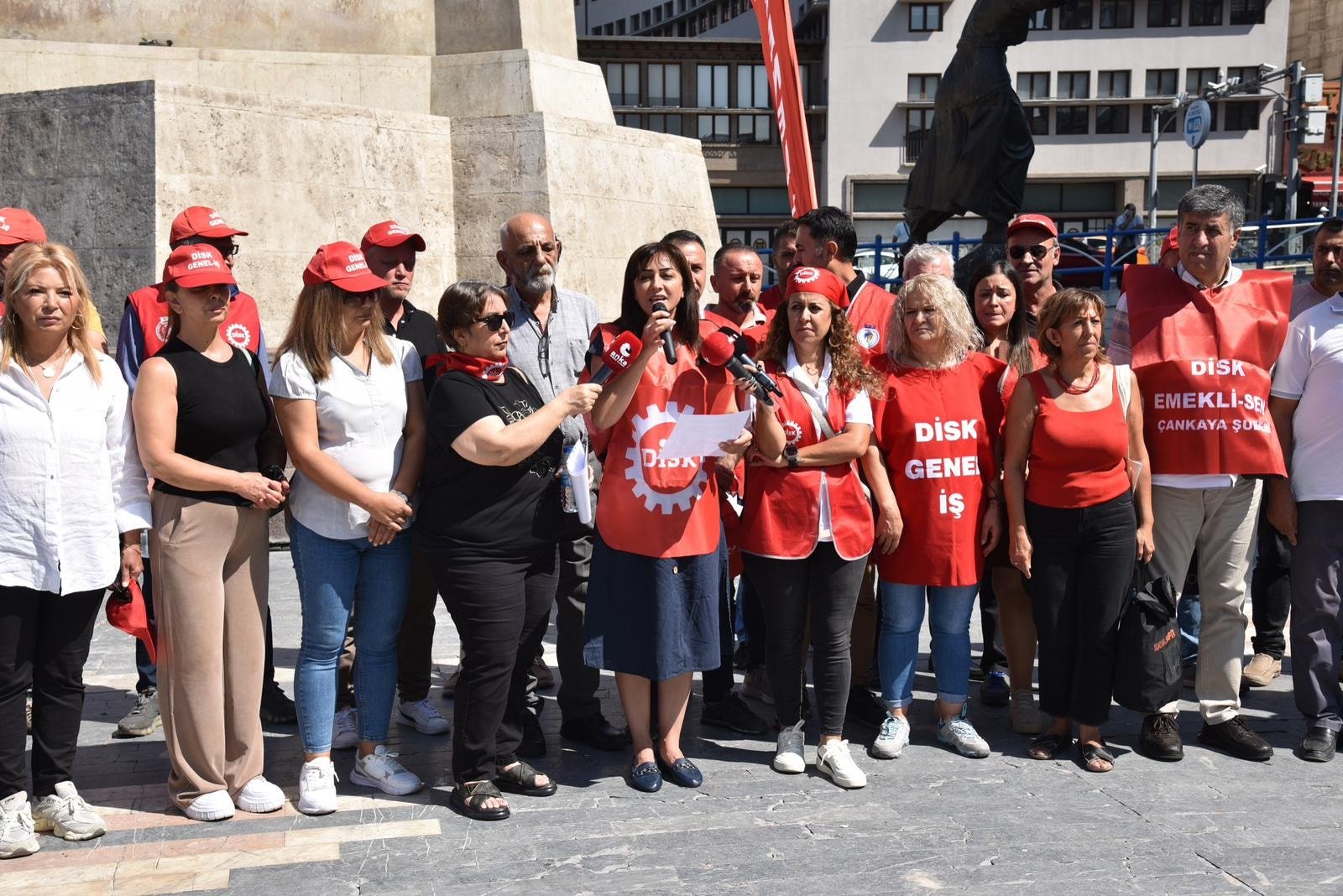 DİSK'ten Eylem: 