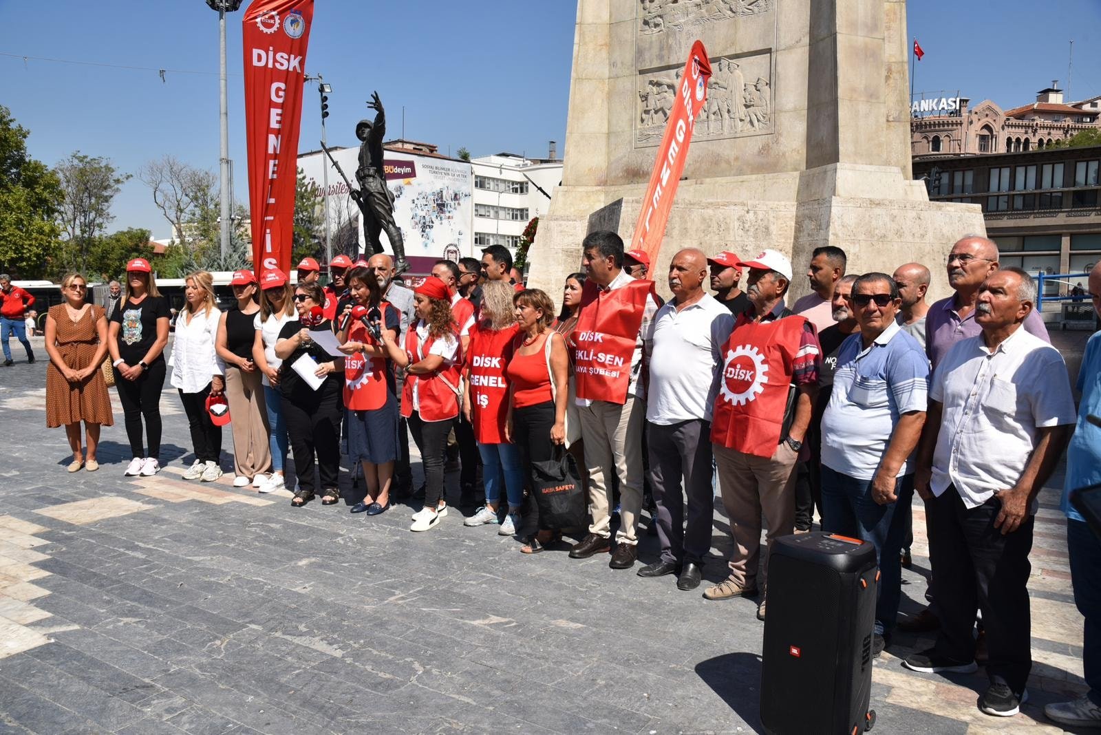 DİSK'ten 'Gelirde Adalet, Vergide Adalet' Eylemi