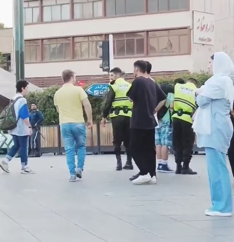 İran'da Ahlak Polisi Tartışmaları ve Yeni Kıyafet Yasası