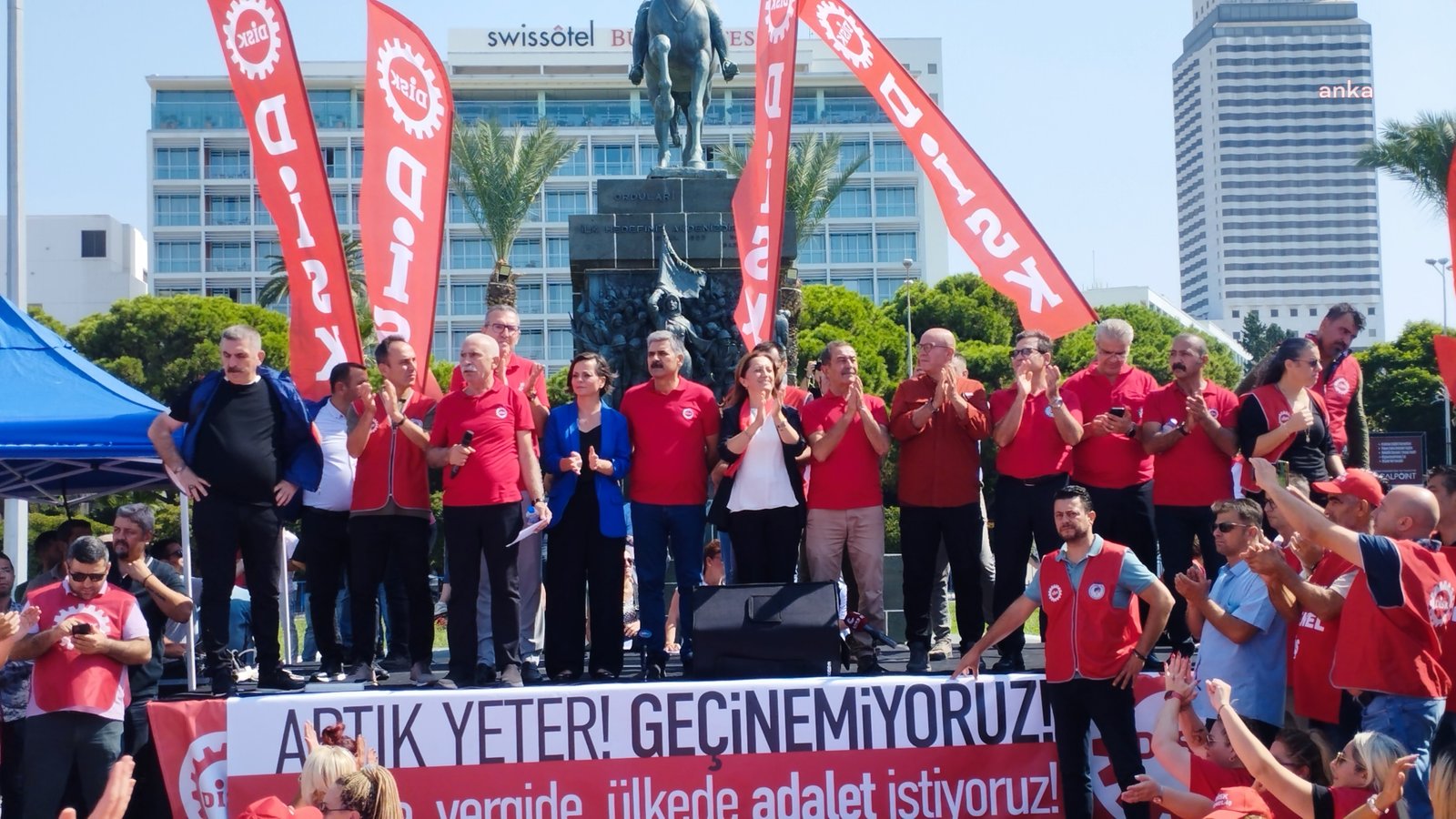 DİSK'ten İzmir'de 'Gelirde, Vergide, Ülkede Adalet' Mitingi