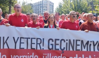 DİSK’ten İzmir’de ‘Gelirde, Vergide, Ülkede Adalet’ Mitingi