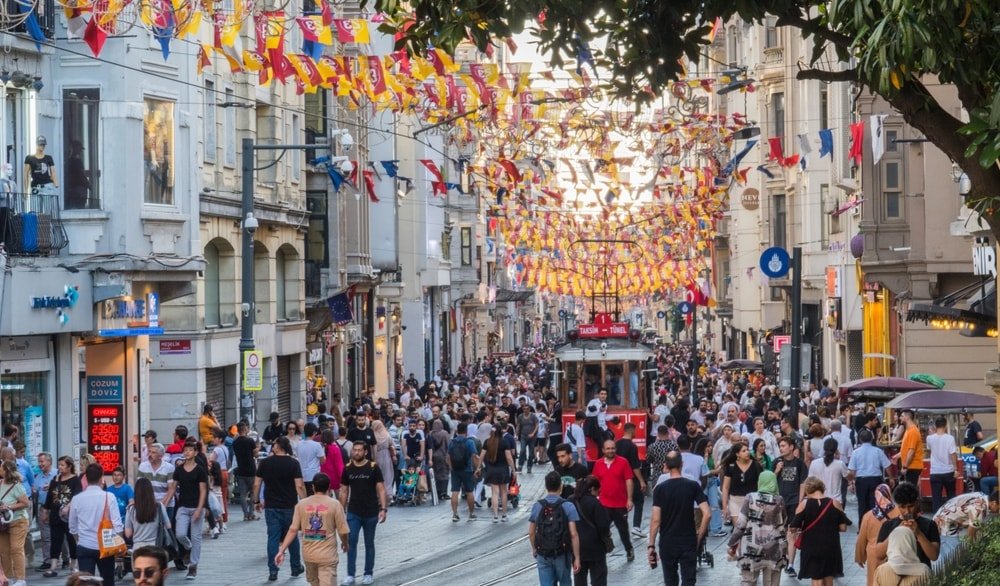 ERKEKLERDE OKURYAZARLIK ORANI DAHA YÜKSEK