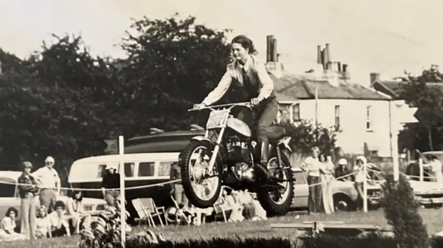 'Birkaç Kemğim Kırılsa da...'