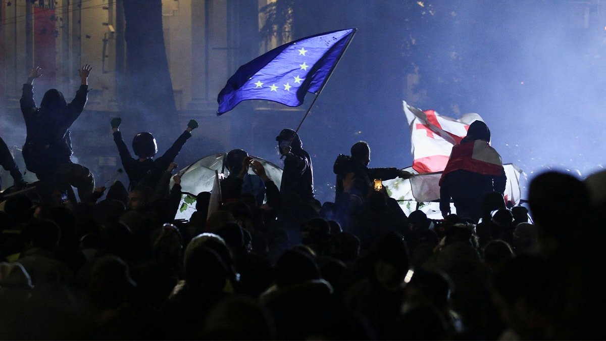 Tiflis'te Avrupa Birliği Yanlısı Protestolar ve Hükümetin Kararları