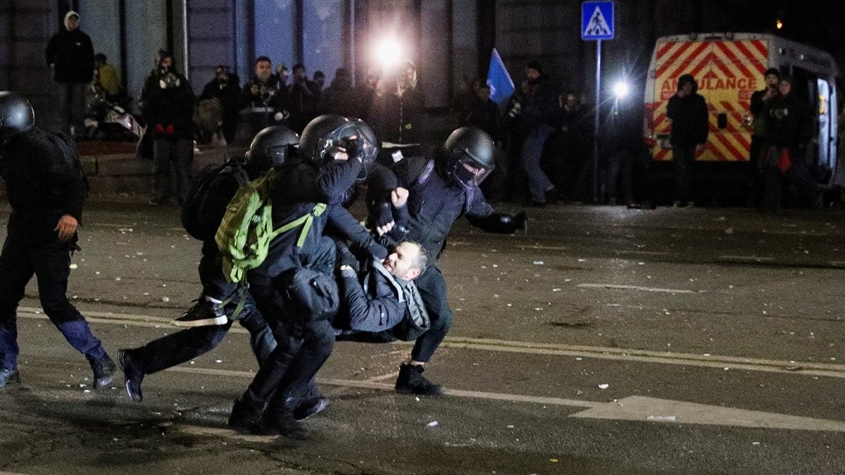 Tiflis'te Avrupa Birliği Yanlısı Protestolar ve Hükümetin Kararları