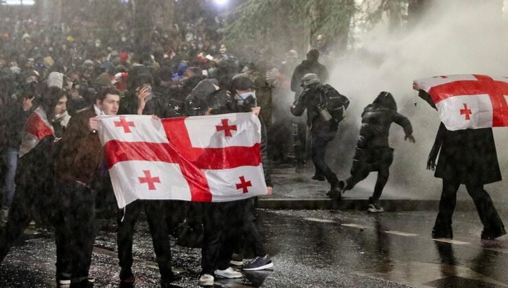 Tiflis’te Avrupa Birliği Yanlısı Protestolar ve Hükümetin Kararları