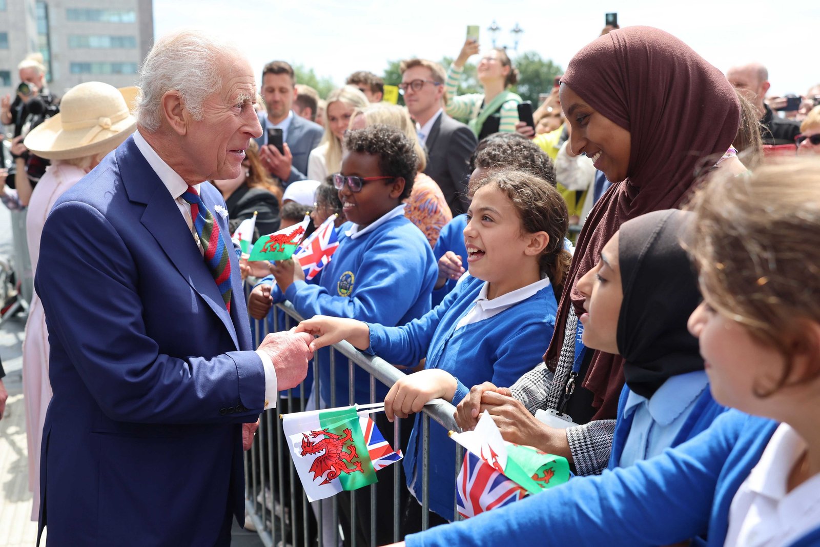 Kral Charles'ın Kanser Tedavisi ve Halkla İlişkileri