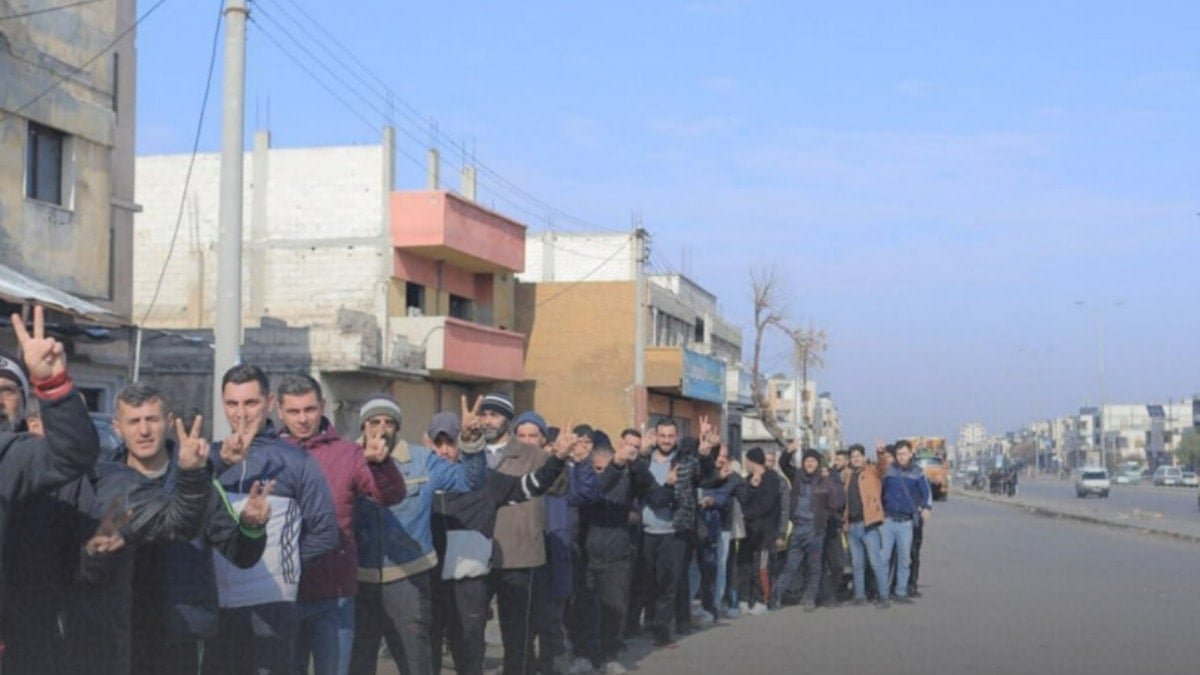 Suriye'de Silah Bırakma Süreci ve Yeni Yönetim