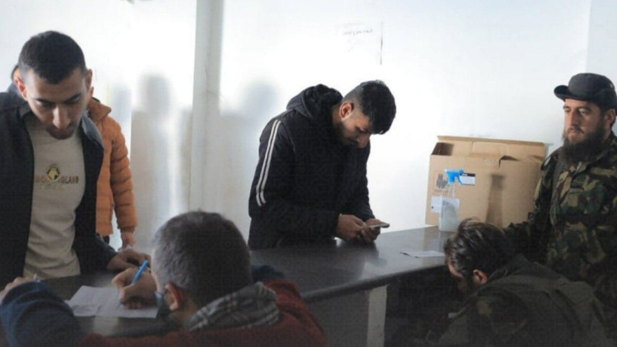 Suriye'de Silah Bırakma Süreci ve Yeni Yönetim