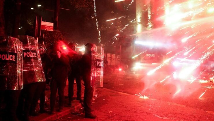 Tiflis’te AB ile Müzakerelerin Askıya Alınmasına Protestolar Devam Ediyor