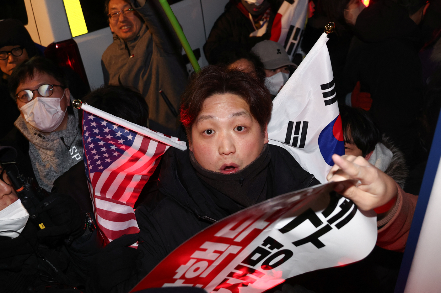 Güney Kore'de Yoon Suk Yeol'ün Tutukluluğu ve Protestolar