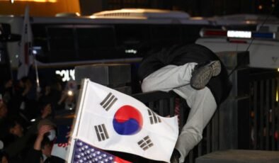 Güney Kore’de Yoon Suk Yeol’ün Tutukluluğu ve Protestolar