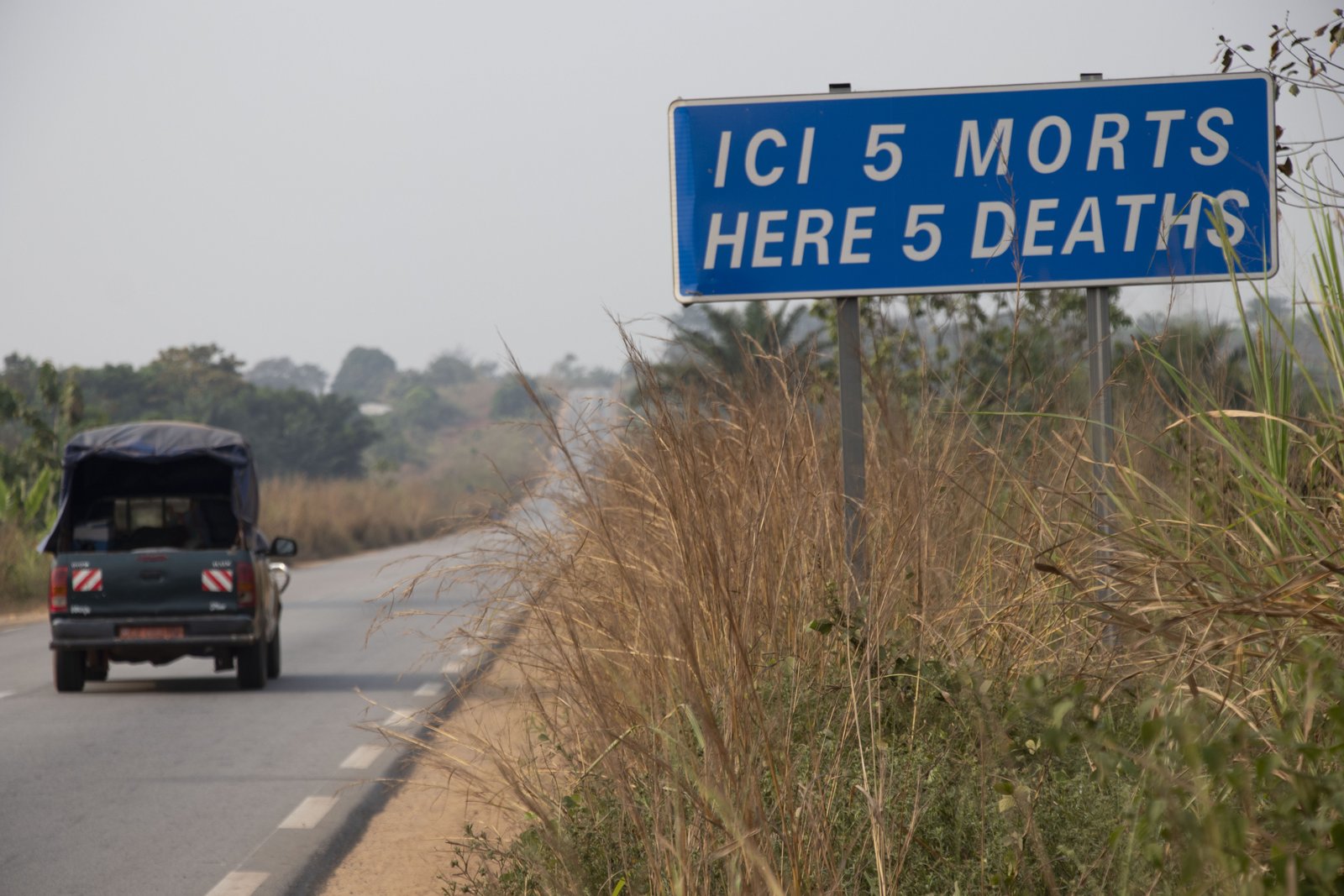 Kamerun'da Ölüm Levhaları ile Trafik Güvenliği Uygulamaları