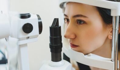 Santral Seröz Retinopati: Belirtileri, Risk Faktörleri ve Tedavi Yöntemleri