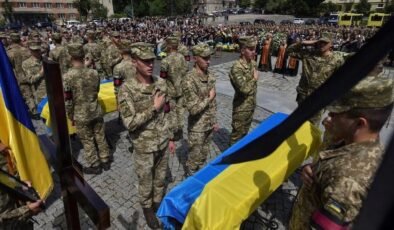 Trump’ın Ukrayna Politikası ve Askerlik Yaşı Tartışmaları