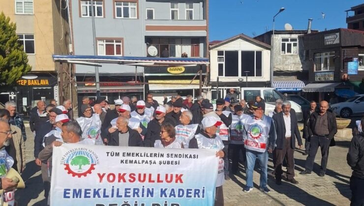 Tüm Emekliler Sendikası’ndan Hopa’da Basın Açıklaması