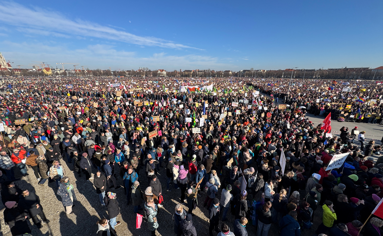 Almanya'da Aşırı Sağ Karşıtı Protestolar Büyüyor