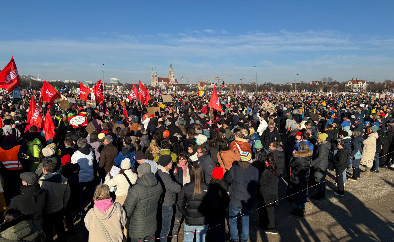 Almanya'da Aşırı Sağ Karşıtı Protestolar Büyüyor