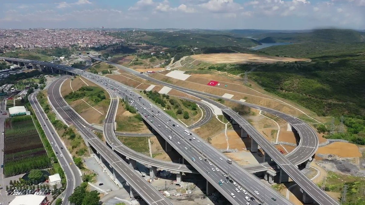 İBB Başkanı Ekrem İmamoğlu'nun Tutuklanması ve Kamu Zararı Üzerine Tartışmalar