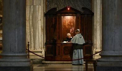 Papa Franciscus’un Sağlık Durumu ve Vatikan Yönetimi