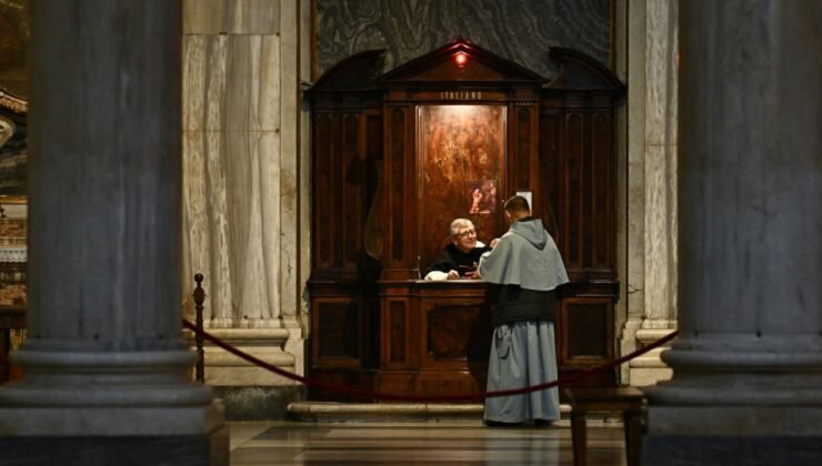 Papa Franciscus’un Sağlık Durumu ve Vatikan Yönetimi